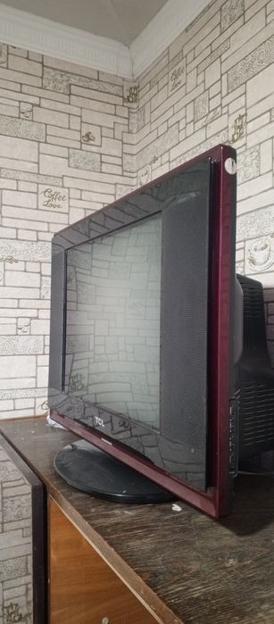 Televizor TCL svetnoy.