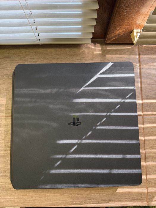 Продавам Playstation 4 slim