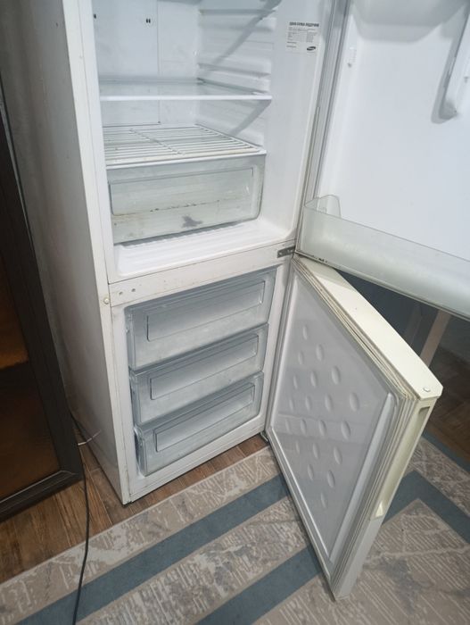 Холодильник Samsung