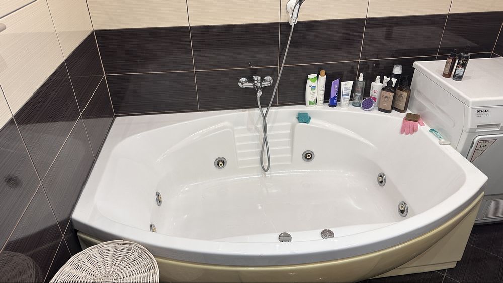 Cadă statioasa Jacuzzi