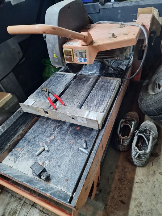 Masina pentru taiat caramida,pavele ,piatra,gresie   Husqvarna  TS 350