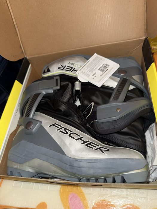 Обувь для лыж и палки лыжные