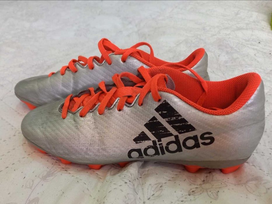 Футболни обувки, бутонки, стоножки