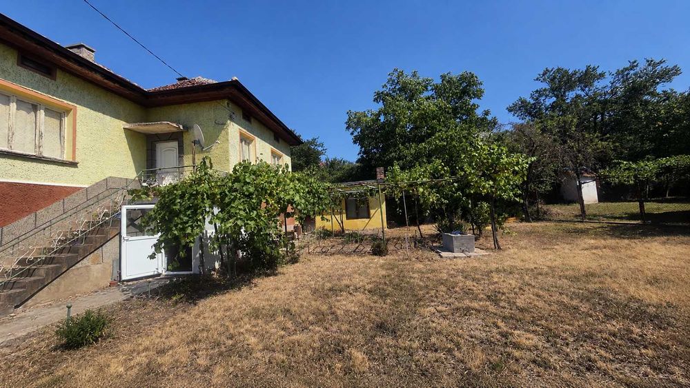 Продава се Къща в с. Елешница, Област София-област - 265 кв.м за 899 €/кв.м - Снимка #1