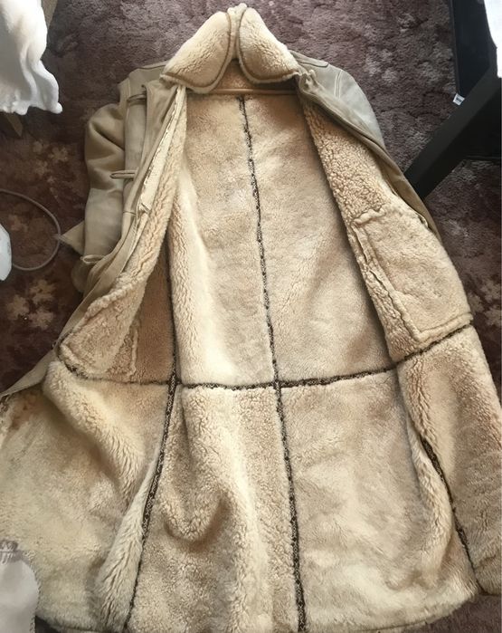 Дамски кожух от агнешка кожа р--р --48--дъл. 120 см- произ. Швеция.