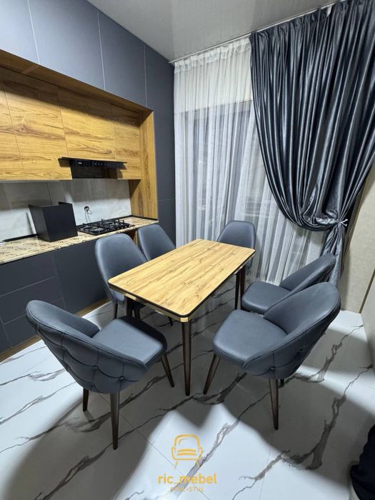 Zal  va oshxona kafelar uchun mojalangan stol stul