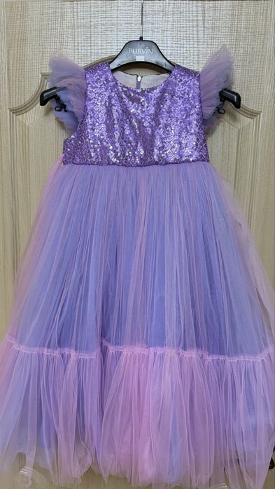 Продам платье нарядное на девочку 122-128 см в идеальном состоянии