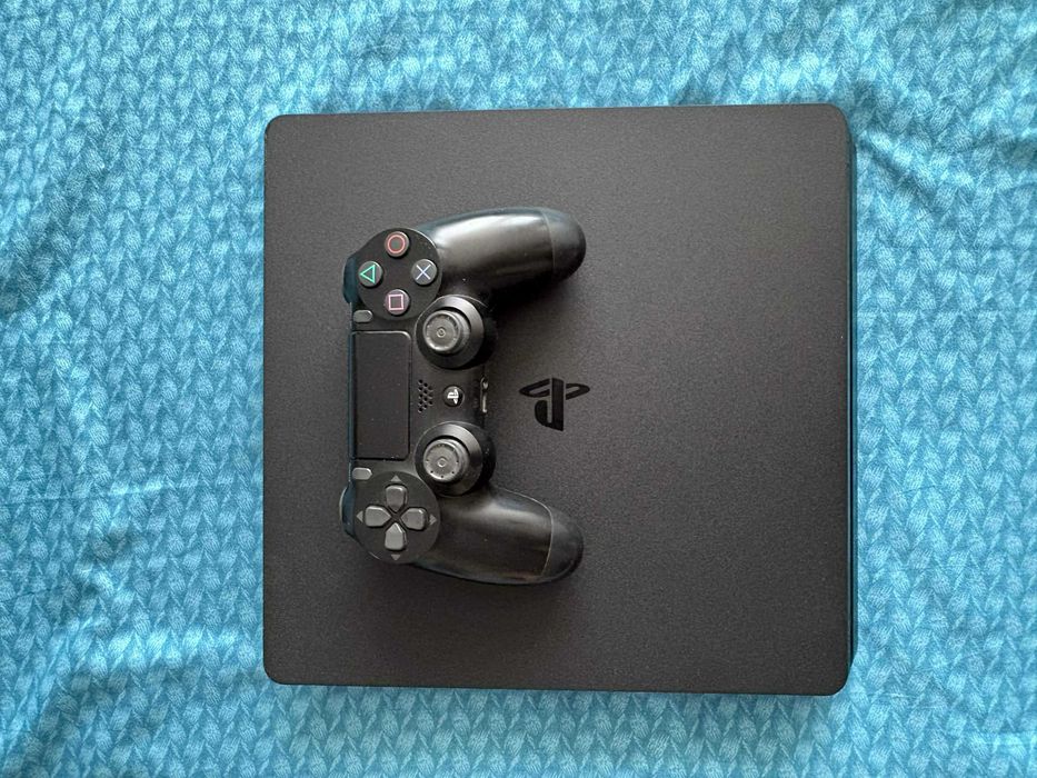 Vand PlayStation 4 cu jocuri