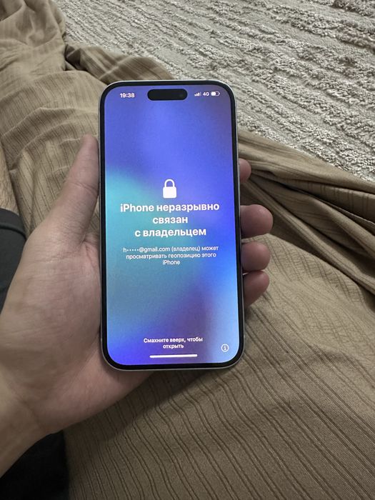 Продам закблокированный Айфон 15