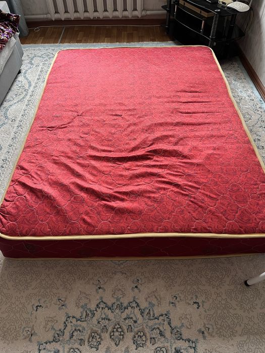 Продам матрас пружинный