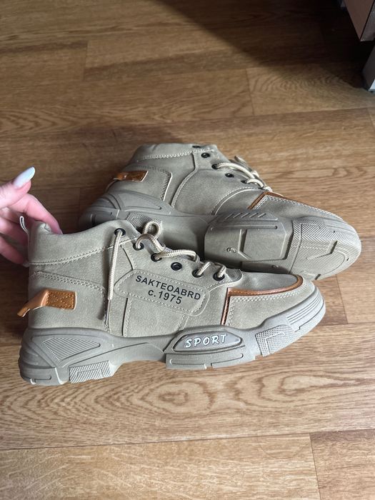 Кроссовки новые 40 размер