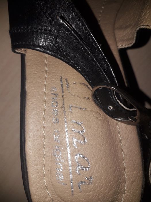 Saboti piele noi,nepurtati