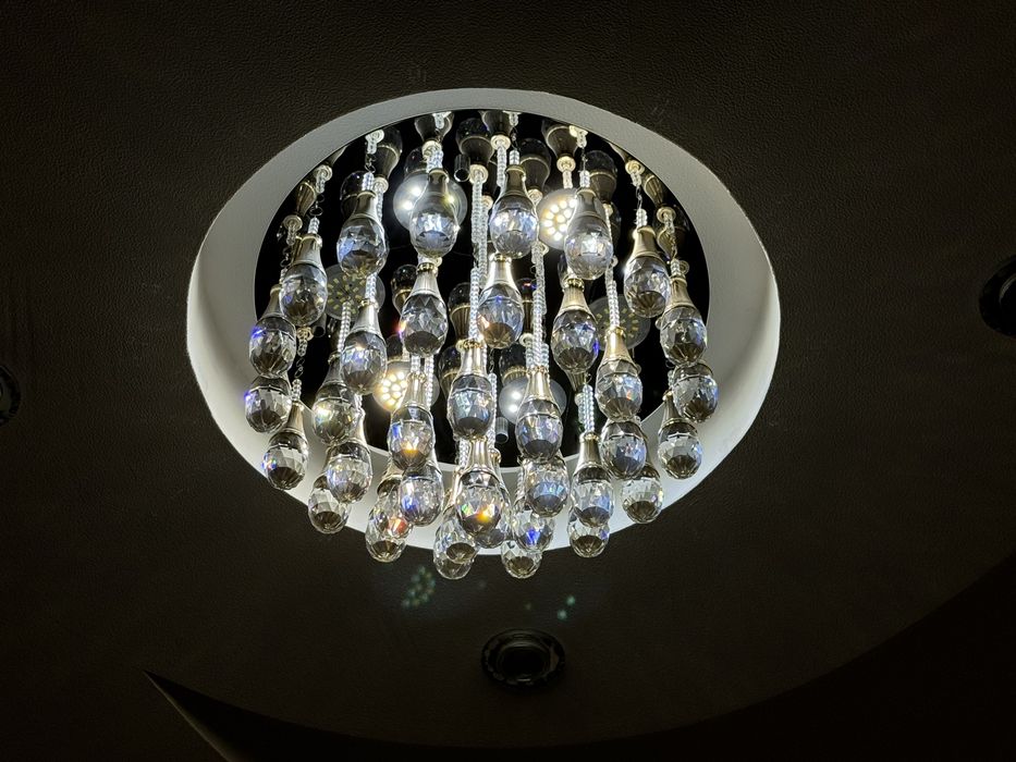 Продается люстра