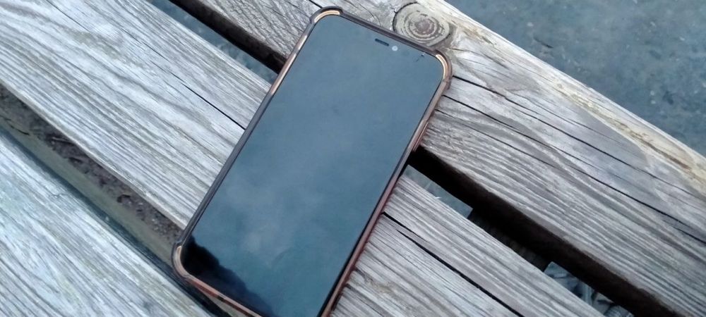 iPhone 11 (Face ID и True Tone работают)