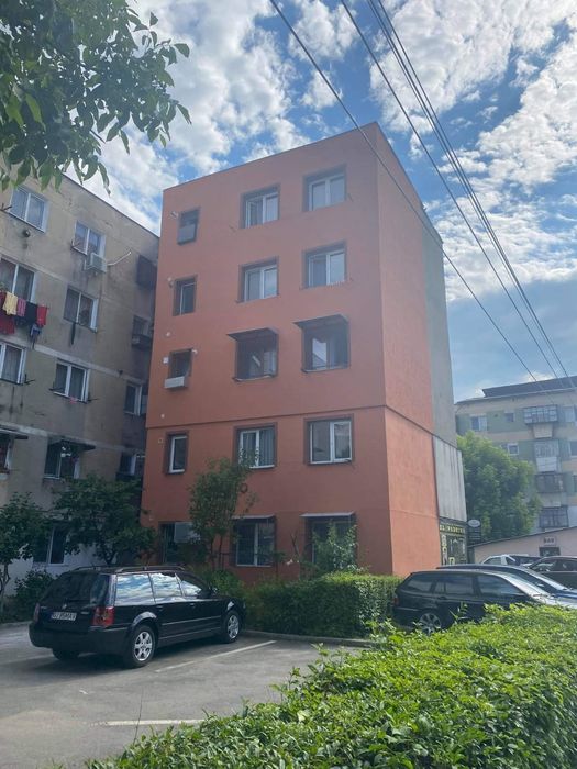 Ofer spre închiriere apartament cu 2 camere semidecomandat