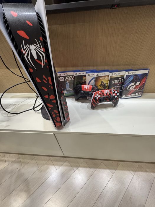 Пс5 б/у  шесть игр плюс два джостика