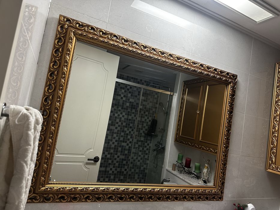 Шкафчик и зеркало