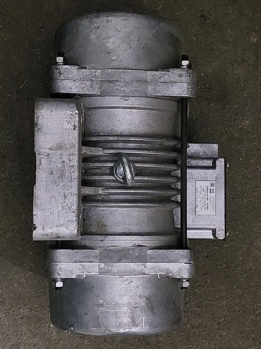 Вибратор площадочный ВИ 107НВ 2.7 квт