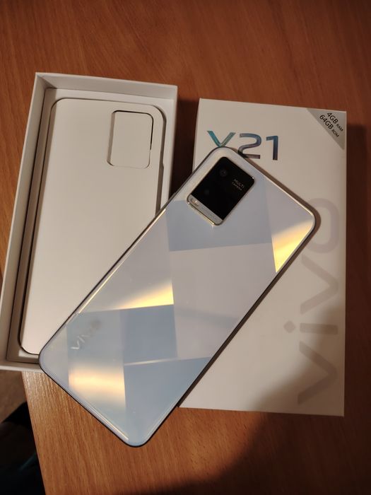 Продам смартфон Vivo Y21