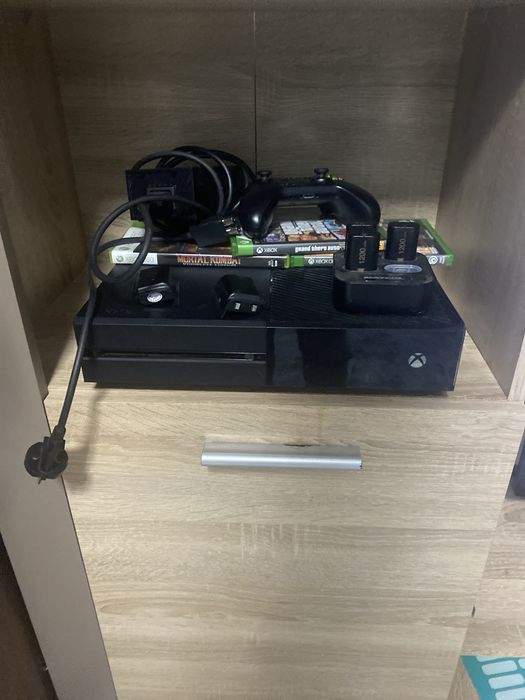 Xbox one cu 4 jocuri