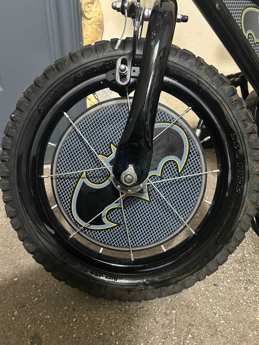bicicleta BATMAN pentru copii 14 inch cu ajutatoare