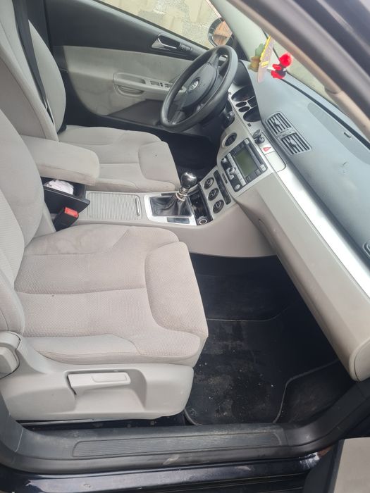 Vând păsat b6 an foarte bună stare