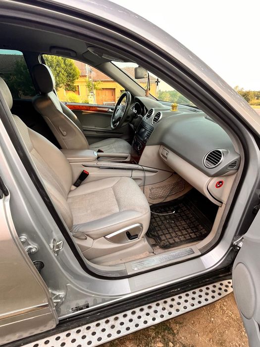 Vând Mercedes ML320