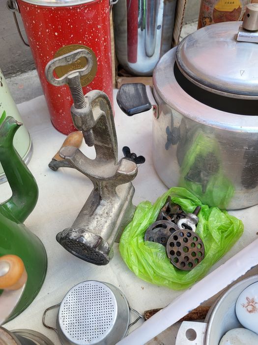 Мясорубка, термос, казан, ёмкости для хранения