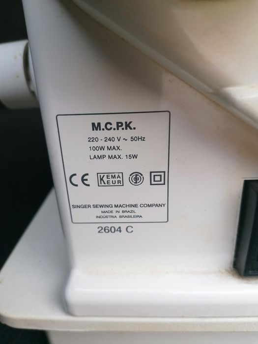 Шевна машина SINGER 2604 C
