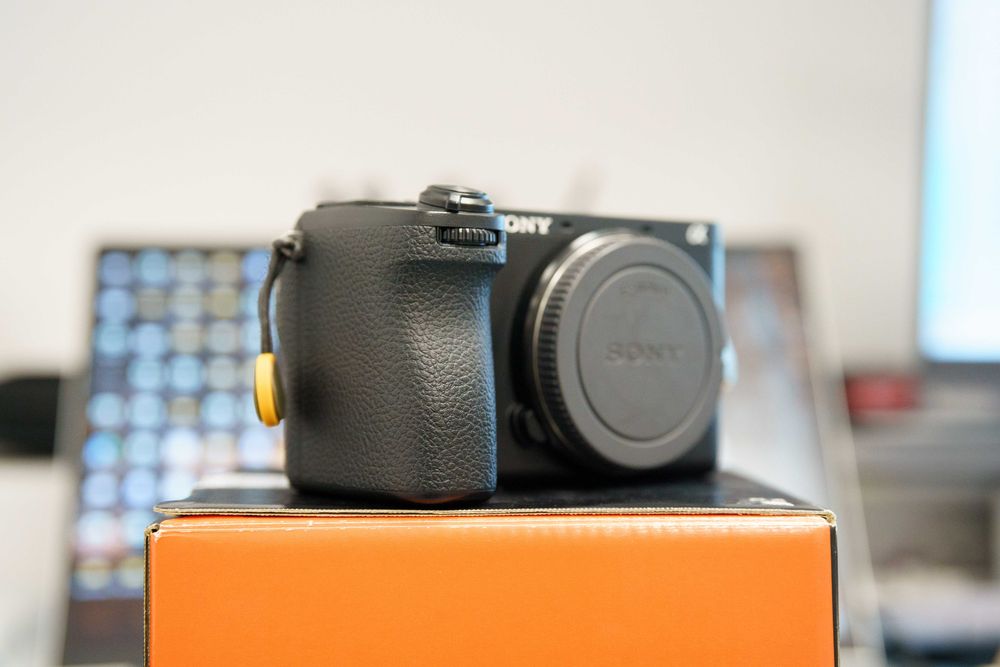 Продавам Sony a6700 в Гаранция