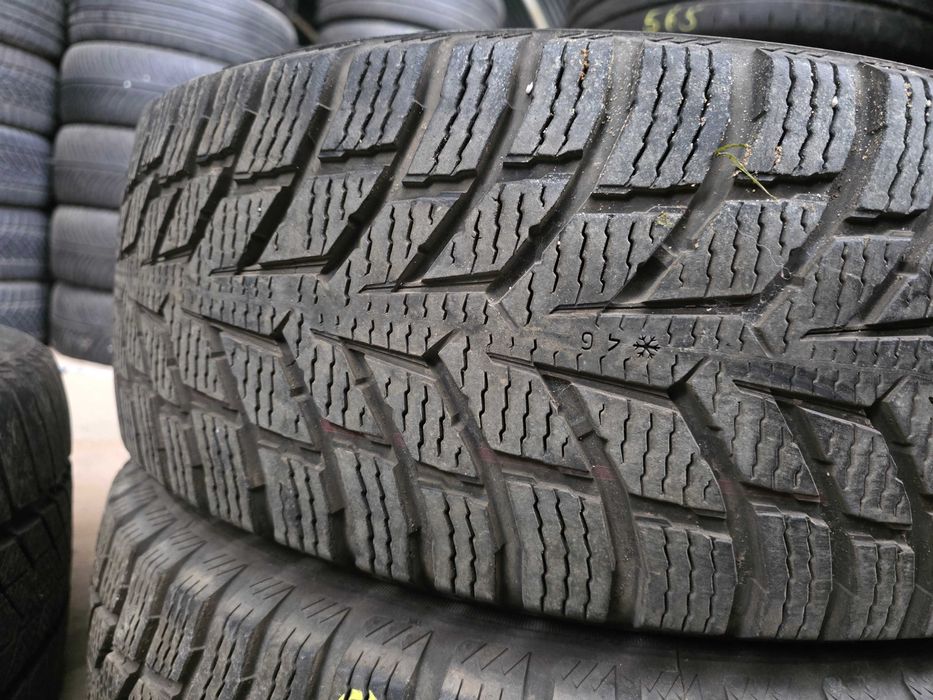 2бр Зимни гуми 215 65 15 С - Nokian