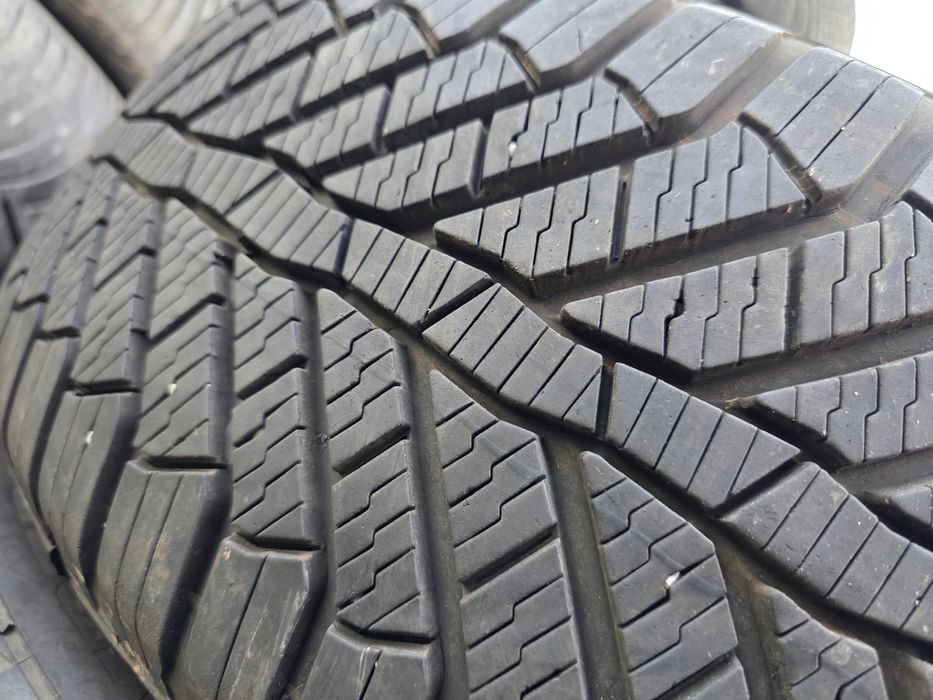 2бр Всесезонни гуми 205 55 17 - Semperit