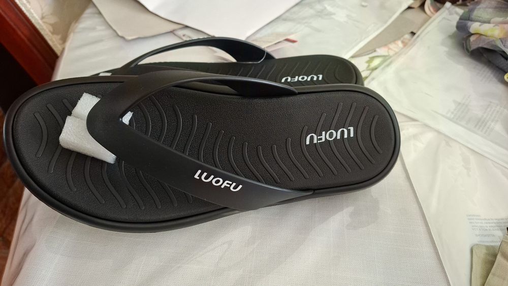 Продаются мужские сланцы