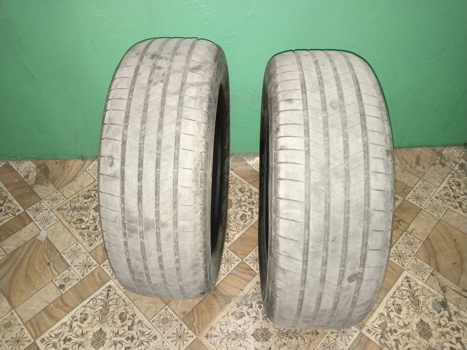 2 Шины Bridgestone б/у