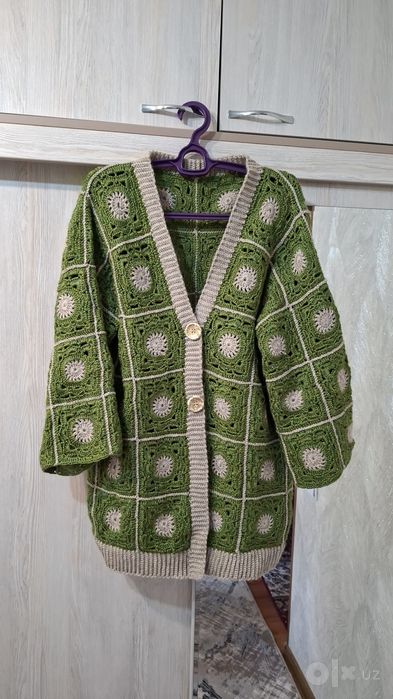 Кардиган бабушкин квадрат, связан вручную.