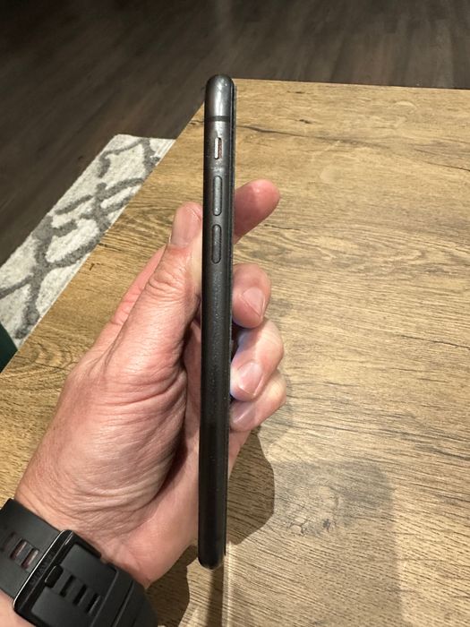 iPhone 11 negru folosit