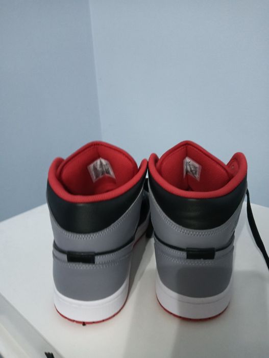 Jordan 1 mid nepurtati mărimea 44,US 10