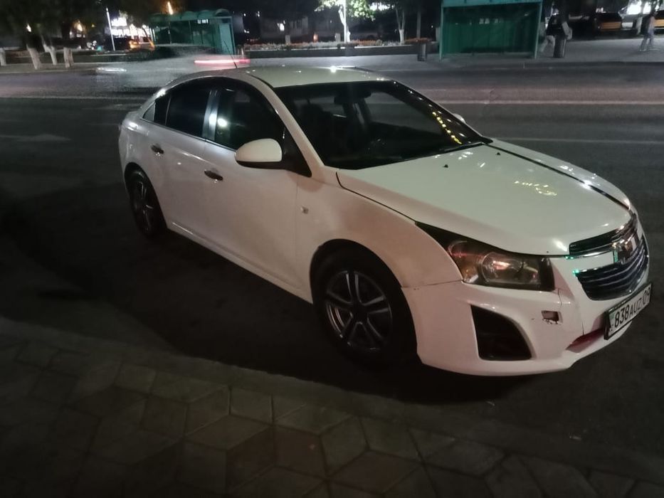 Продаю Круз 2012 года