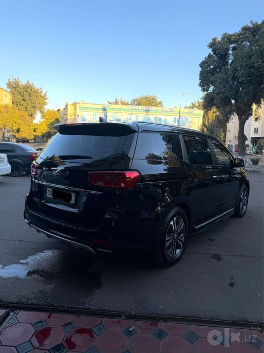 kia carnival srochno sotiladi