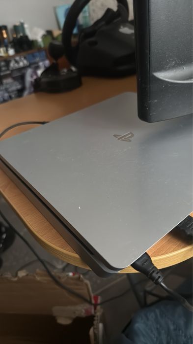 Playstation 4  с два джойстика