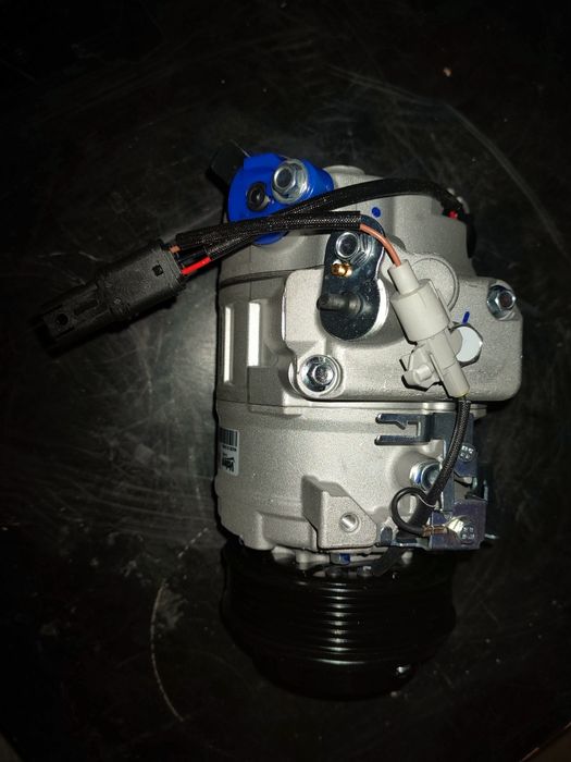 Vând compresor clima BMW F10 F11 F20 F30 F31 F15 F16 F01 F02 F03 F04