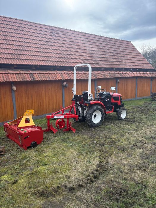 TRACTOR agricol nou, fără utilaje incluse