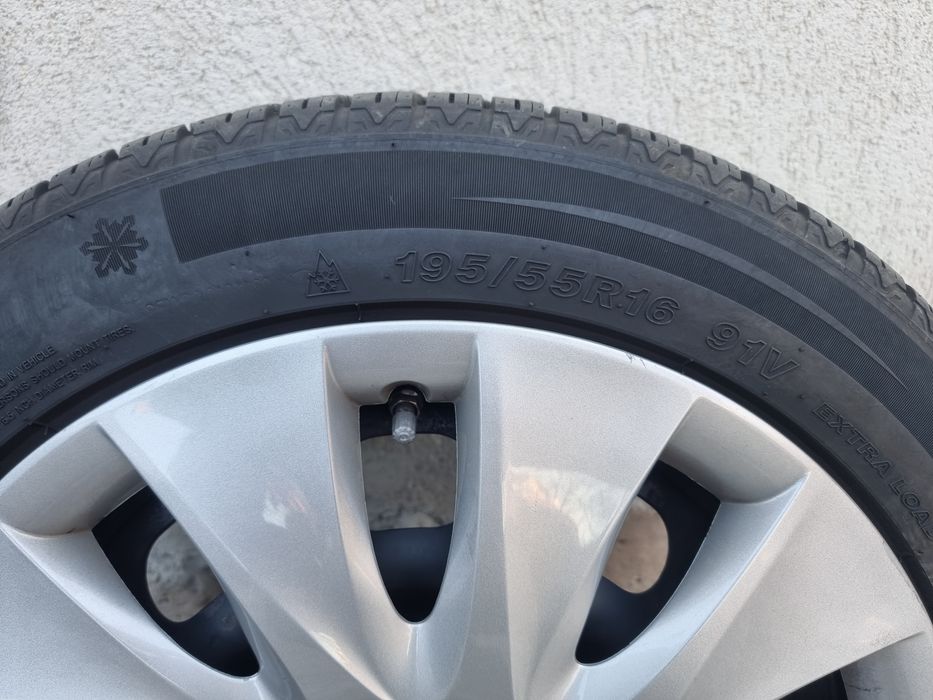 Jante cu anvelope cu capace originale BMW seria 1 model 2012+