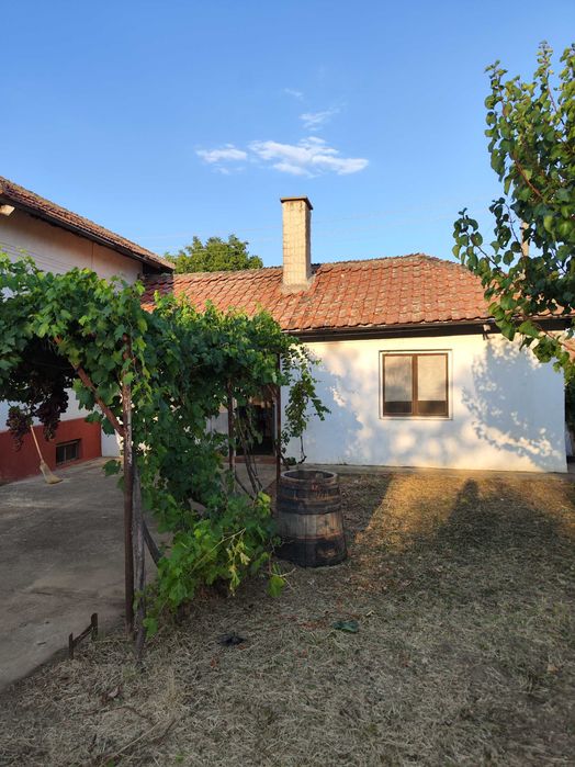 Продава се къща в с.Ветрен