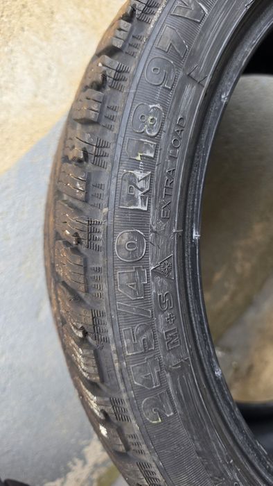 Гуми 245/40 R18.