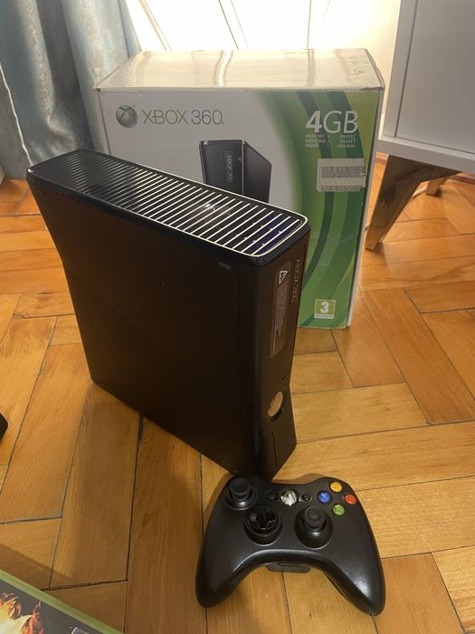 Xbox 360 S (la cutie)