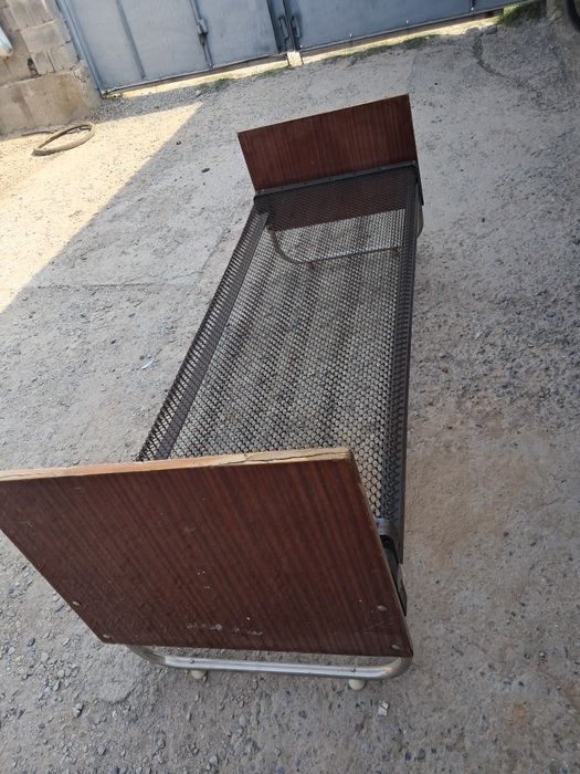 Продам кровать железный