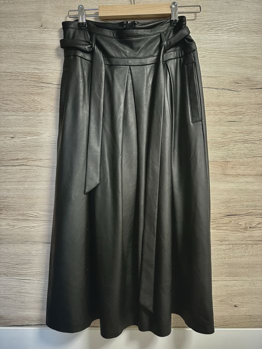 Черна кожена пола