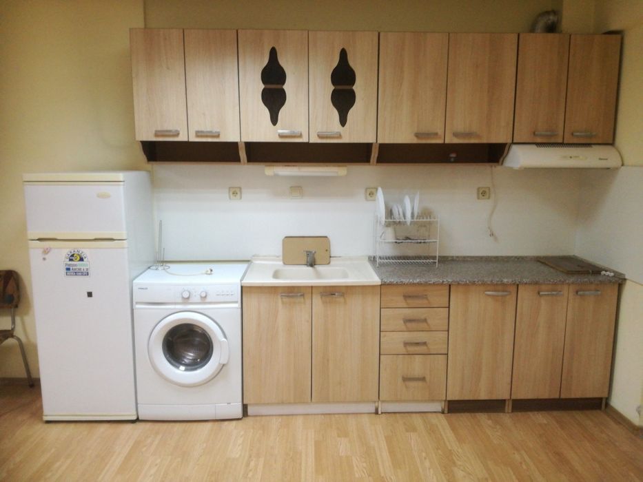 Под Наем Боксониера Супер Център Пазарджик (пешеходна зона)