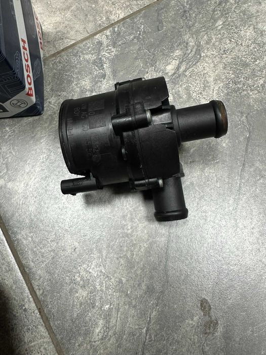 Volkswagen Pump BOSCH 5C0965567